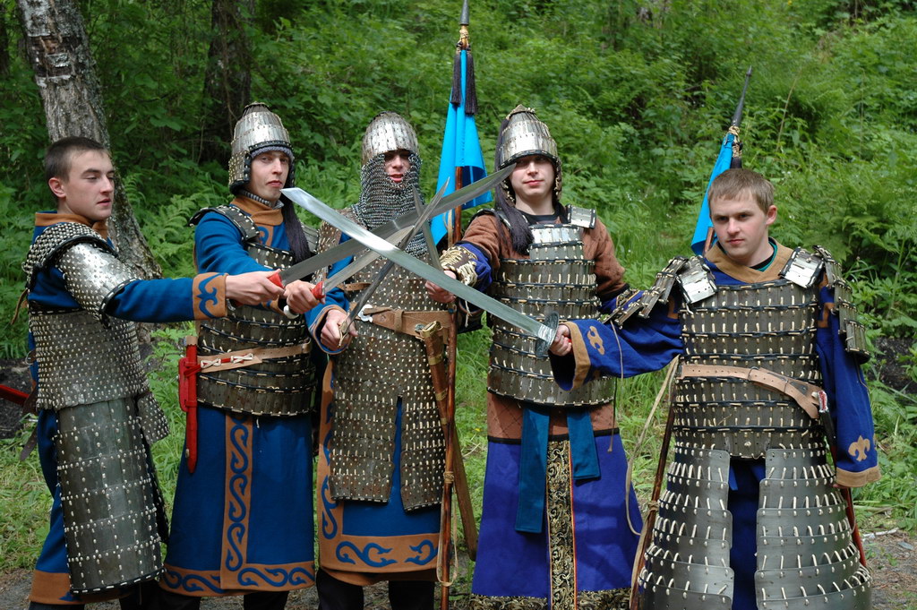 Исторические костюмы народов Алтая