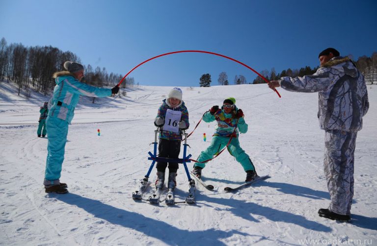 На «Бирюзовой Катуни» работает программа терапевтического спорта «Лыжи мечты»